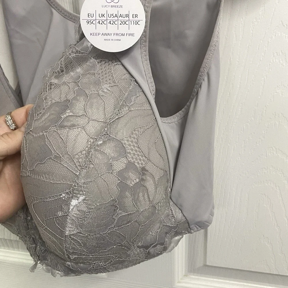 Lucy Breeze Silver/Gray Wire Free Lined Bra Lace Front Close Sz.42C Stretch Back